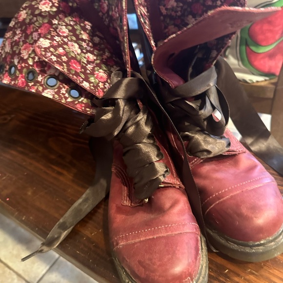 Doc Martens Triumph Massai Boots - Red - Picture 3 of 5